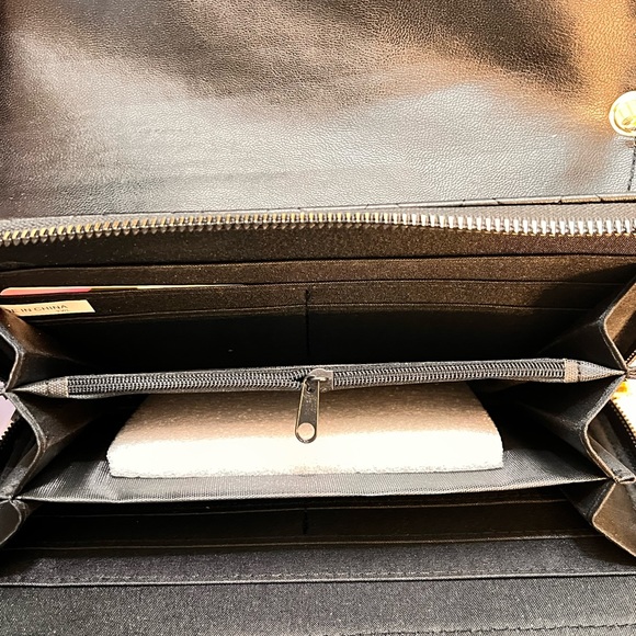 Crossbody Quilted Black Wallet - Picture 6 of 6